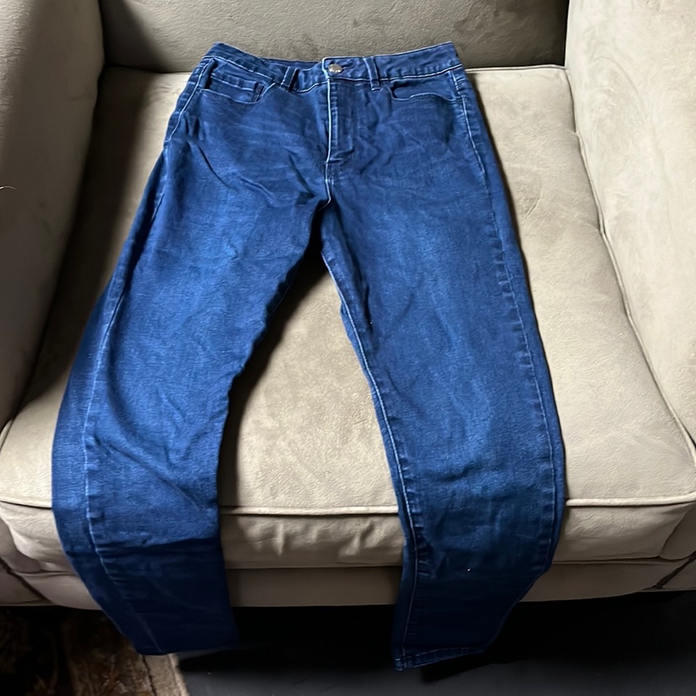 I am selling dark blue jeans size 25!!